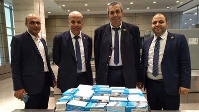 ضبط محاولة تهريب 376 عبوة فيتامينات بحوزة راكب في مطار القاهرة | صور