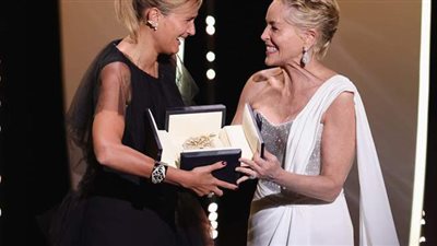 القائمة الكاملة لجوائز مهرجان كان السينمائي 2021 | فيديو وصور