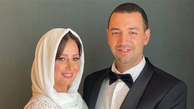 حلا شيحة تدافع عن زوجها معز مسعود بعد هجوم والدها: ده هو اللي بيهديني