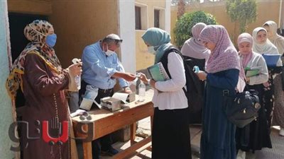 بث مباشر.. تباين آراء طلاب الثانوية في بني سويف حول امتحان الكيمياء | فيديو