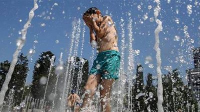 عيد حار جدا.. خبير يحذر من ضربات الشمس العنيفة خلال أسبوع العيد