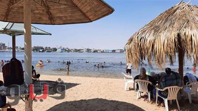 بث مباشر.. إقبال المواطنين على شواطئ الاسماعيلية في أول أيام إجازة عيد الأضحى
