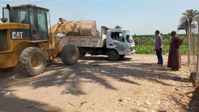 حملات لرفع تراكمات القمامة وإزالة التعديات بالمنيا استعداداً لعيد الأضحى