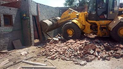 الجيزة تزيل 5 حالات بناء مخالف بشبرامنت | صور