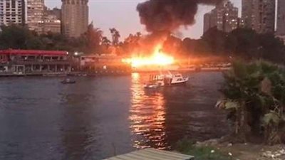 اللقطات الأولى لحريق المركب النيلى في الزمالك| فيديو