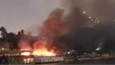 الحماية المدنية تجري عمليات تبريد لحريق مركب نيلي بالزمالك