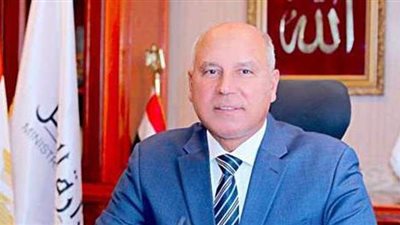 وزارة النقل تنفي تكريم كمسري واقعة قطار منوف