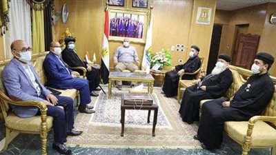 محافظ الوادي الجديد يستقبل الأنبا أرسانيوس للتهنئة بعيد الأضحى