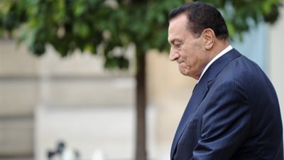 قرارات مبارك فتحت الطريق إلى ثورة 25 يناير.. التوريث وتزوير الانتخابات والخصخصة في مقدمة المشهد.. عبدالعزيز الحسيني: تمادى في تقنين الفساد.. مينا ثابت: تزوير انتخابات برلمان 2010 وحدت القوى السياسية