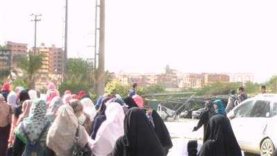 طلاب «الإرهابية» يستعدون لتظاهرات «28 نوفمبر».. مسيرة بالمصاحف لطالبات الجماعة بـ«حلوان».. وضبط قنبلة بحوزة طالب إخواني في «الإسكندرية».. وإضرام النيران في مبنى