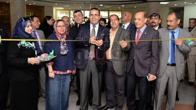 معرض لقطع نحتية تجسد التراث الشعبي بجامعة المنصورة (صور)