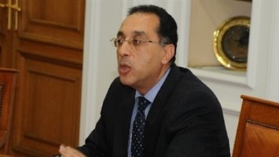 الحكومة تبحث مشروعات تنمية قناة السويس.. مميش: الملاحة سجلت معدلات مرتفعة الفترة الماضية.. نرحب بالاستثمارات الأجنبية.. أرض المنطقة الصناعية الروسية يطبق عليها شروط حق الانتفاع