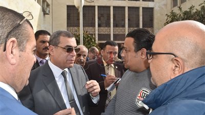 جولة مفاجئة لمحافظ الفيوم للتأكد من سير العمل بالمؤسسات الحكومية