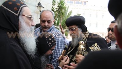 الأسباب الحقيقية لسفر«تواضروس» للقدس.. وصية المطران الراحل ألزمت «البطريرك» على كسر القاعدة.. «الصداقة ورد الجميل» تستجوب إقامته صلاة الجنازة على «أبراهام».. وأ