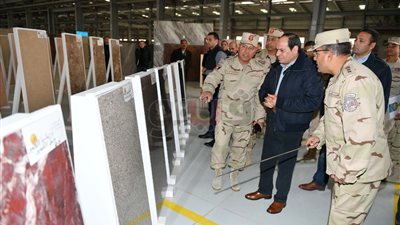 «الرئيس يبني الدولة».. السيسي يتفقد المشروعات التنموية بهضبة الجلالة.. يشيد بالجهود المبذولة لإنجازها والالتزام بالجدول الزمني.. ويؤكد: انعكاسات إيجابية واسعة على مسار تحقيق التنمية الشاملة