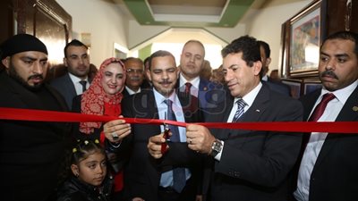 وزير الرياضة يفتتح مركز شباب شرق حلوان بعد تطويره (صور)