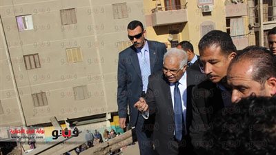 بالصور.. محافظ القاهرة يتفقد موقع انهيار كوبرى الشيخ منصور