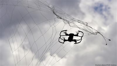 القبض على كويتي استخدم طائرة مسيرة في تهريب المخدرات من دولة مجاورة