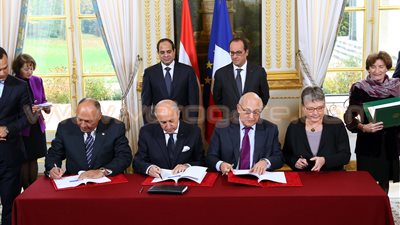بالصور.. «السيسي» و«هولاند» يشهدان توقيع 3 اتفاقيات