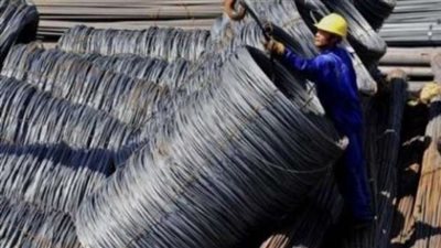 محمد حنفي: مصانع الحديد تتفادى العمل وقت الذروة