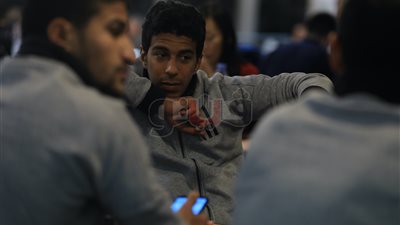 توافد لاعبي الأهلي على مطار القاهرة قبل السفر لإثيوبيا (صور)
