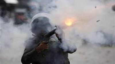 أمن العاشر من رمضان يتمكن من فتح الطريق العام بالقنابل المسيلة للدموع