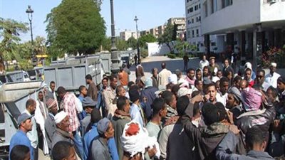 تظاهر العاملين بمحافظة المنوفية لتطبيق 