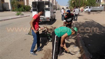 بالصور.. «الحملة الشبابية» تجمل منطقة «الصداقة» في أسوان