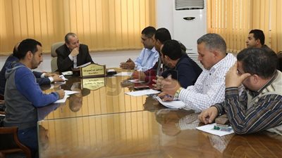 محافظ دمياط يشكل لجنة لبحث مديونيات المخابز وتوزيع حصص الدقيق