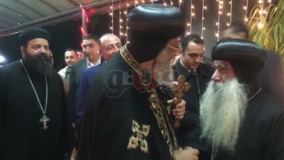 الأنبا كيرلس يلتقي البابا تواضروس بالمقر البابوي في العباسية (صور)