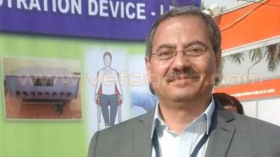 بالصور.. مهندس مصري يبتكر أول جهاز لعلاج جميع أنواع الفيروسات