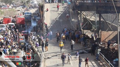 بالفيديووالصور..  أطفال يحولون موقع انفجار كوبري 