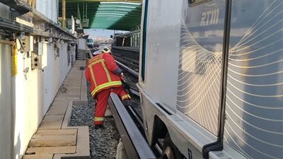 إصابة 14 شخصا في خروج مترو الأنفاق عن القضبان بفرنسا (فيديو)