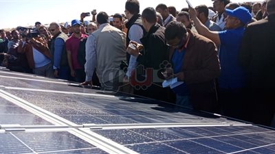 وزير الزراعة يفتتح محطة الطاقة الشمسية لإنارة منازل كلابشة