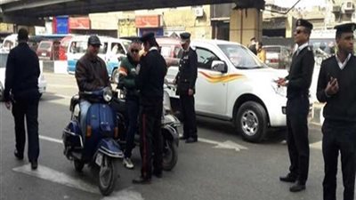 مرور الجيزة يحجز 24 توك توك ويضبط 537 مخالفة في حملة أمنية أعلى الطرق