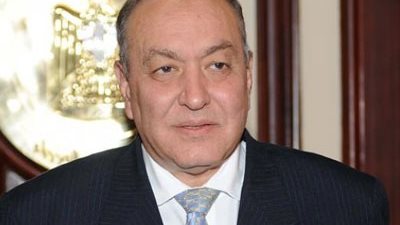 وزير الطيران يرفض التراجع عن قرار فصل 