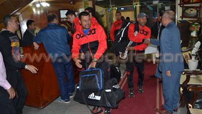 المقاصة يحتفل بعيد ميلاد مدرب الفريق بأسوان