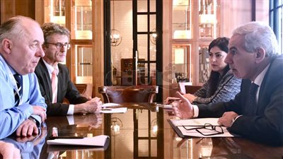 وزير الصناعة يلتقي نظيره الألمانى على هامش مؤتمر التجارة بالأرجنتين