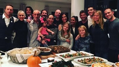 جوينيث بالترو تحتفل بعيد الشكر برفقة زوجها السابق والعائلة