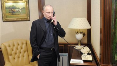 «الكرملين»: بوتين يخطط للقاء «ميركل» الإثنين المقبل في باريس