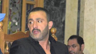 بالفيديو..أحمد السقا وشريف منير يقدمان العزاء في شقيقة سليمان عيد