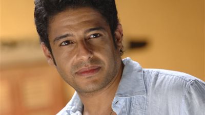 حماقى يحتفل بعيد الحب على 