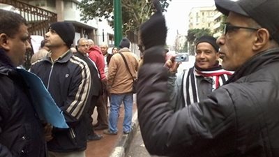 عمال الشركة العقارية يطالبون بتطبيق الحد الأدنى للأجور