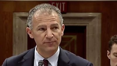 أمريكا: إيران تمد الحوثيين بالأسلحة وتؤجج الصراع في اليمن