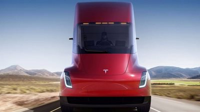 «تيسلا» توقع اتفاقيات بيع 40 شاحنة كهربائية