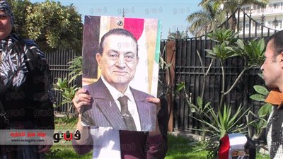 بالفيديو.. أبناء مبارك يرسلون باقة ورد إلى الرئيس الأسبق