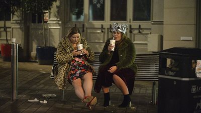 «أشقياء على قائمة سانتا».. فوضى احتفالات الكريسماس في بريطانيا