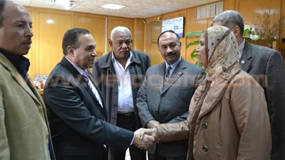 بالصور.. محافظ الإسماعيلية يستقبل وفد المعلمين بوسط الإسكندرية