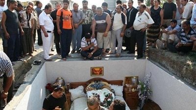 بالصور.. قبر صباح «فندق 5 نجوم»