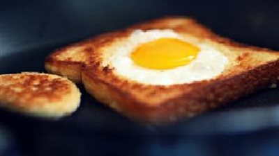 طريقة إعداد «البيض المقلي في التوست»